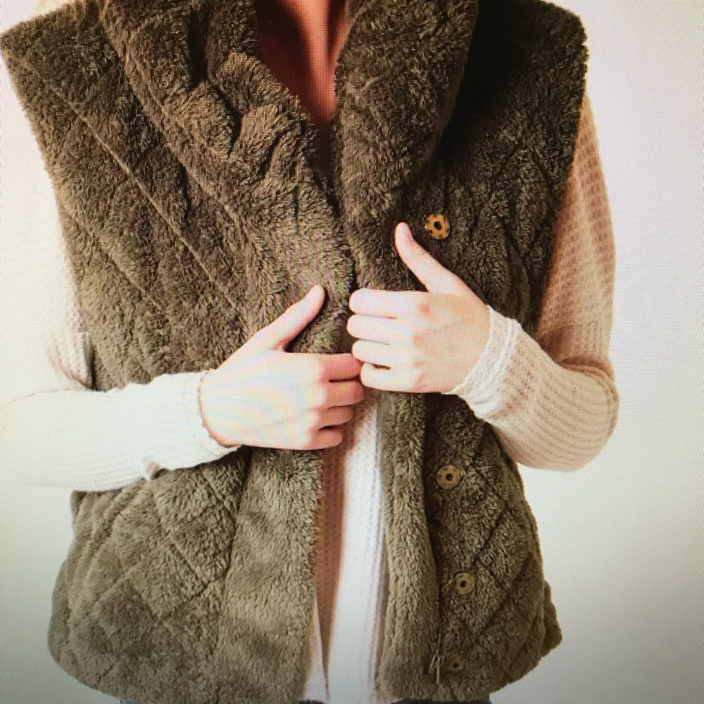 Quilted Jolt Vest from The Buckle Sz Lg- olive